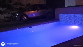 Hawaiian Alojamietos Piscina , 3 cabañas Rusticas de madera Zona de Playa